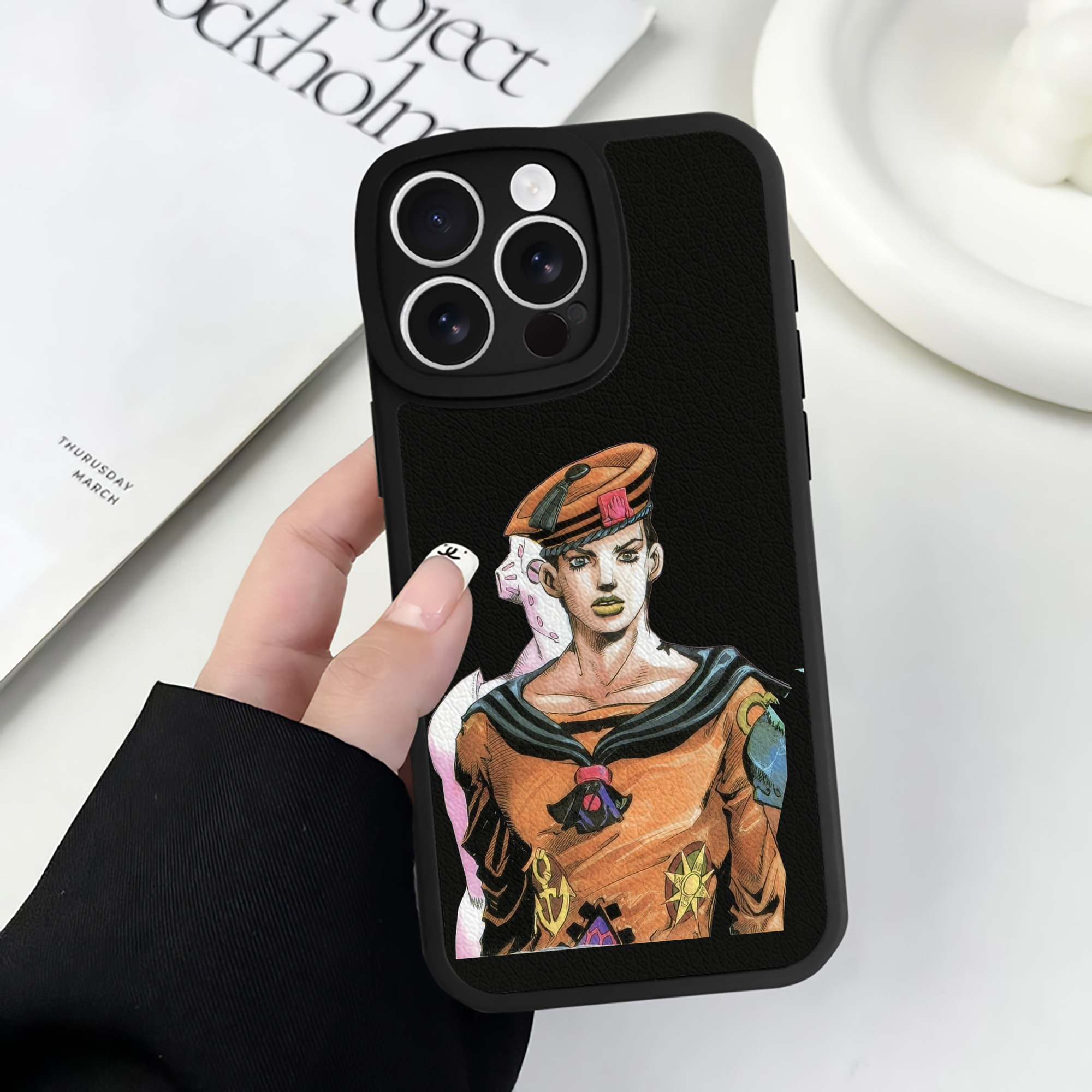 （画像用） ジョジョの奇妙な冒険 東方定助 JoJo's Bizarre Adventure Higashikata Josuke 【iPhone 16シリーズ対応】シリコンスマホケース（レザー調） 材質：シリコン